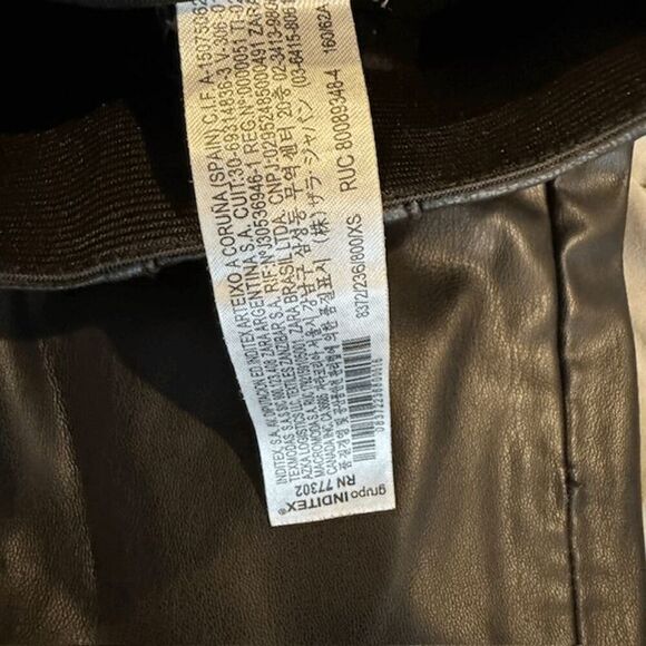 ZARA High Rise Faux Leather Leggings Black Side Zipper Elastic Waist Raw Hem XS - Picture 8 of 13